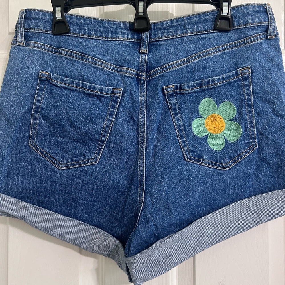 Wild Fable Flower Shorts Size 12, 8 inch inseam.